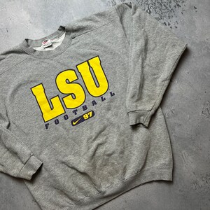 Nike LSU Football 97 Crew, kastenförmiger Swoosh in der Mitte, Y2K-Logo USA 90 Bild 3