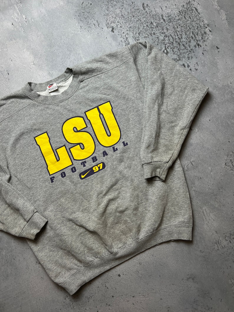 Nike LSU Football 97 Crew, kastenförmiger Swoosh in der Mitte, Y2K-Logo USA 90 Bild 3