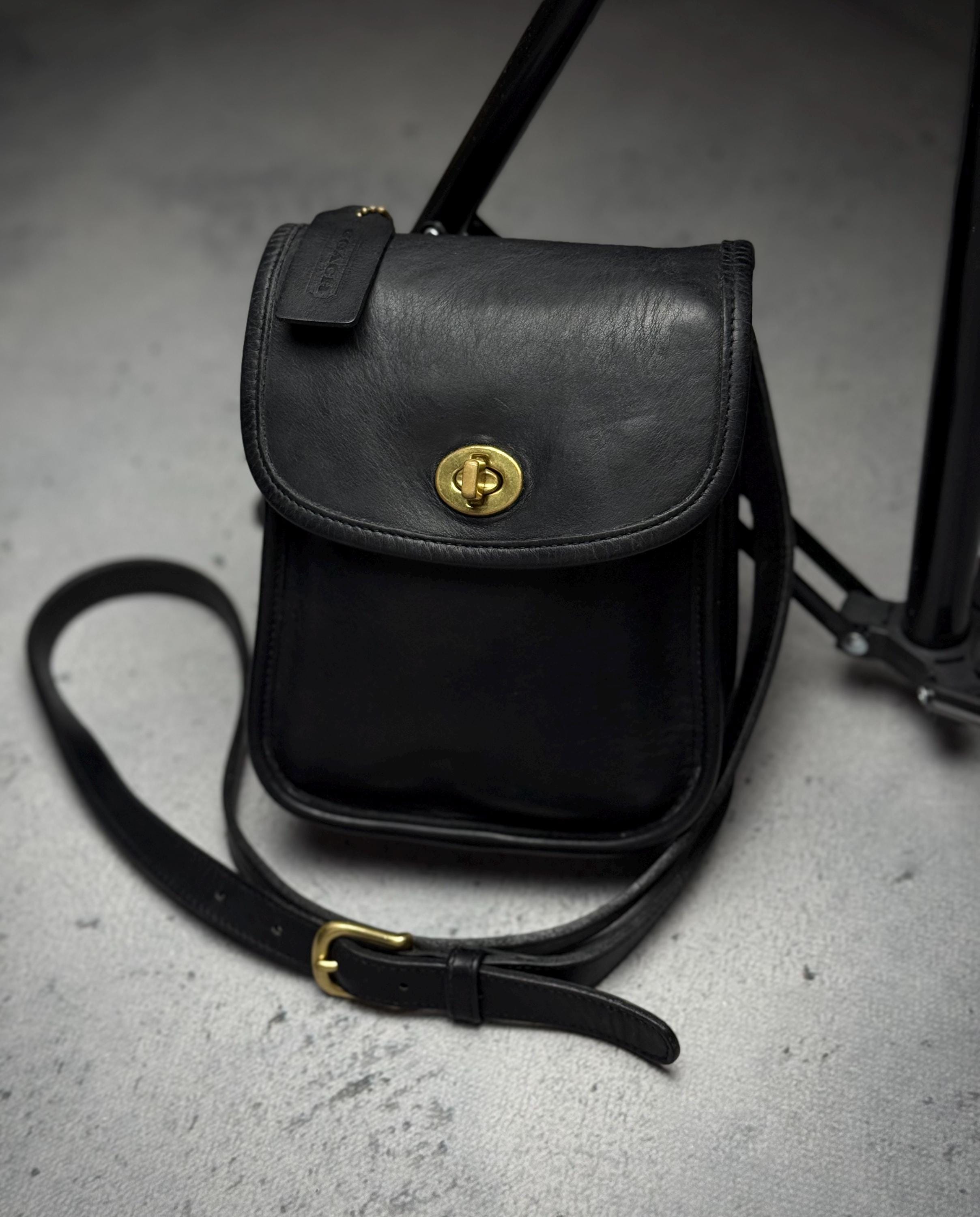 Vintage Coach #9978 Sidepack Scooter Black Leather Crossbody 