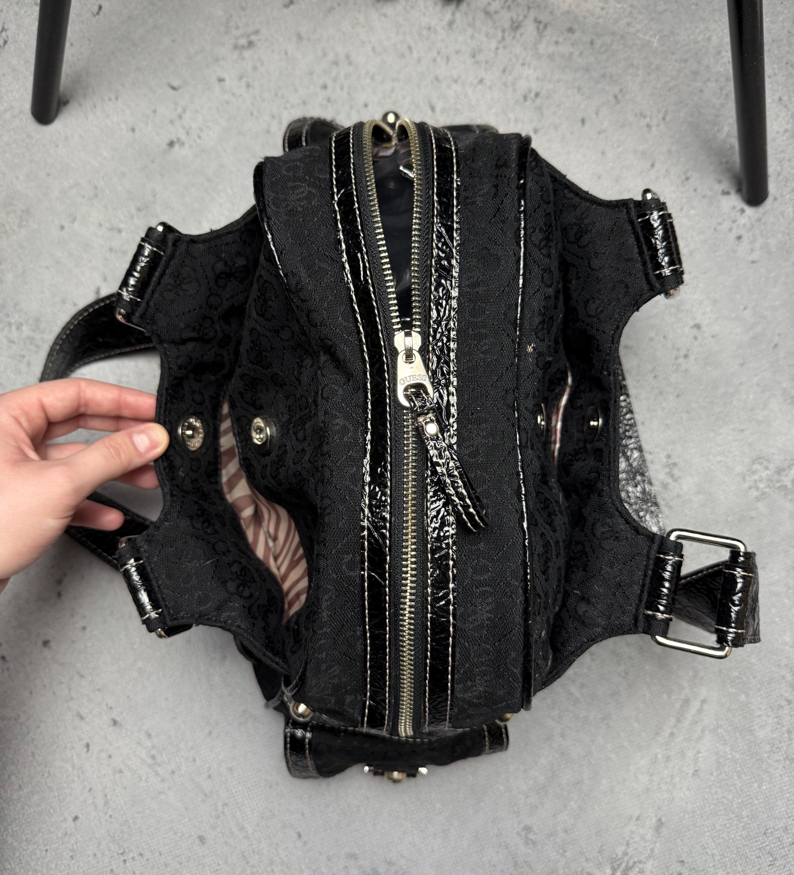 Guees Shoulder Buckle Logo Bag Opium Y2K Avant Garde 90s 00s