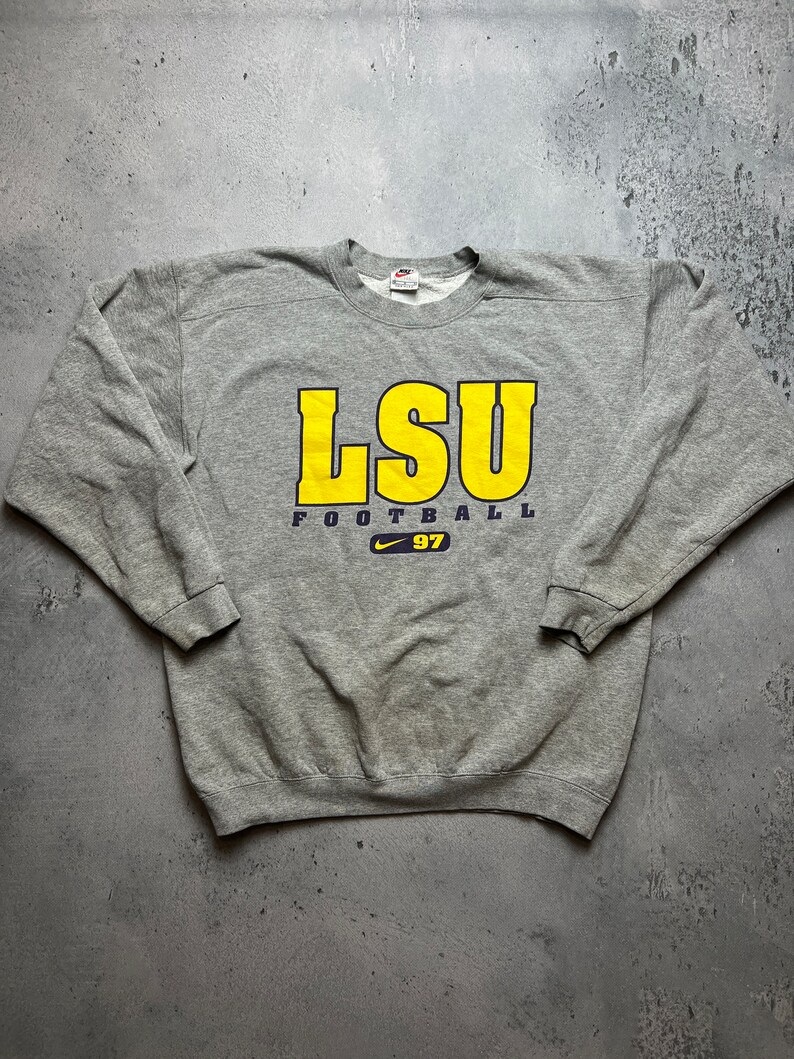 Nike LSU Football 97 Crew, kastenförmiger Swoosh in der Mitte, Y2K-Logo USA 90 Bild 4