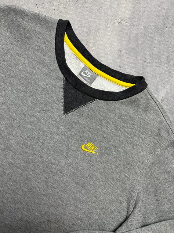 nike mini swoosh boxy sweatshirt