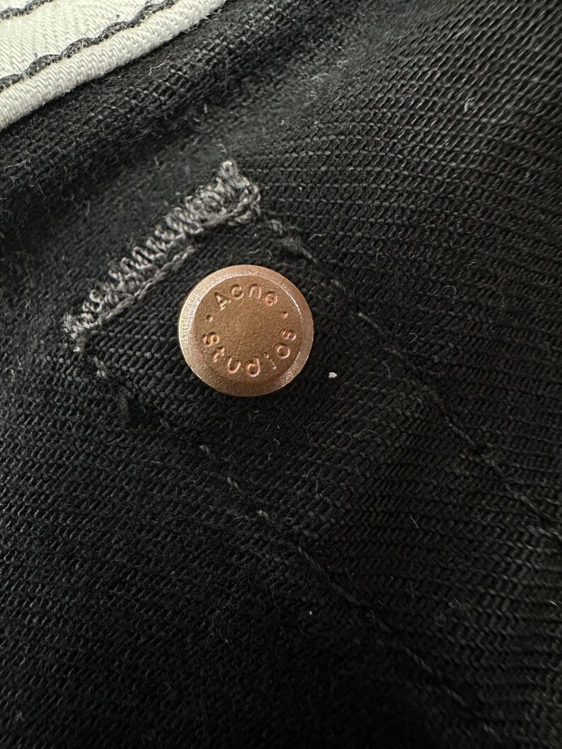 Calça jeans skinny stretch preta Acne Studios River Stay, fabricada na Itália. imagem 11