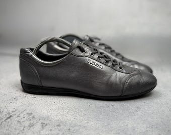 Zapatillas bajas vintage de piel saffiano de Prada, raras, de los años 2000 y 2000