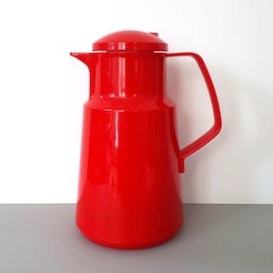 MarilynsVintageNL - ROTPUNKT ''Beate'' All Red Coffee Thermos, Thermal Carafe- Rotpunkt 6434 Niederaula Thermal Pitcher - West Germany 1980s