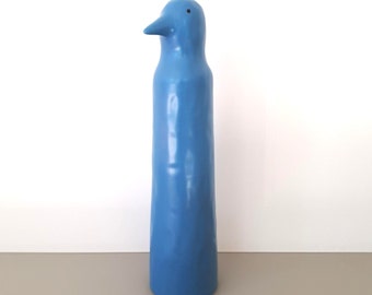 MarilynsVintageNL - Sculpture de pingouin en céramique bleue IKEA - Statue d'oiseau pingouin bleu 33 cm / 13 pouces - Design par Katarina Brieditis - Années 1990