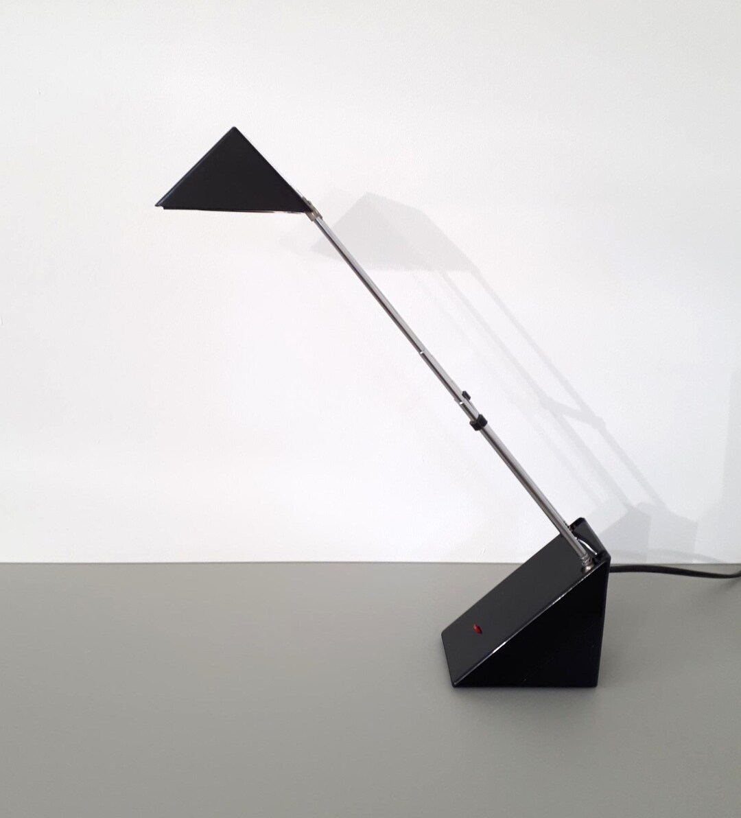 Marilynsvintagenl- Black TRENDLIGHT Triangular Telescope Space Age ...