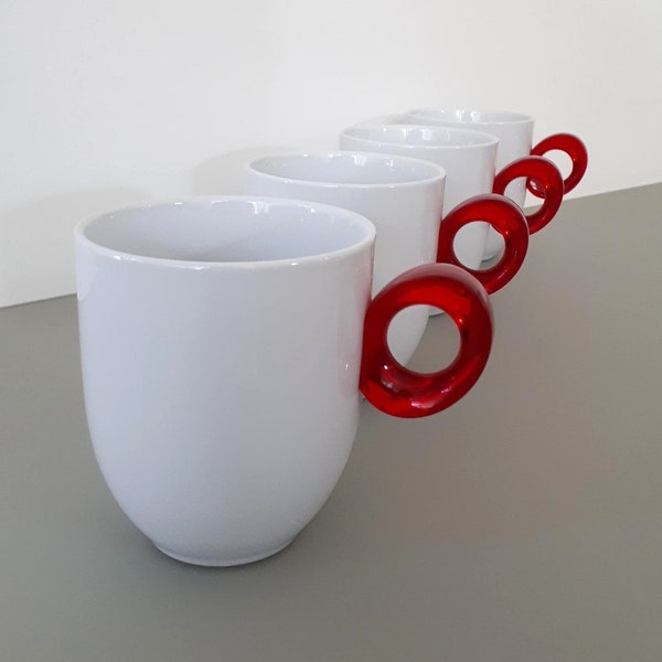MarilynsVintageNL- GUZZINI Large White Porcelain Guzzini Coffee or Tea Mugs With Translucent Red Acrylic Handles - Set of 4 - Made in Italy