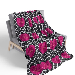 Pink Heart Rose Bouquet Fleece Sherpa Throw Blanket: Cozy Valentine&#39;s Gift
