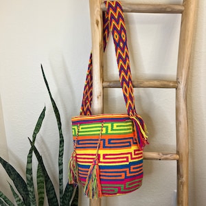 Original große kolumbianische handgemachte boho & chic Crossbody WAYUU Tasche. Authentische WAYUU mochila, gehäkelte, handgewebte Handtasche von WAYUU people
