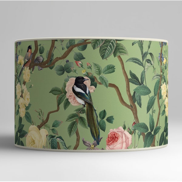 Abat-jour oiseaux et rosiers sur fond vert pâle - Décoration florale apaisante - Abat-jour avec liseré en tissu crème