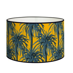 Abat jour Tropical Moderne Motifs de Palmiers sur Fond Jaune Décoration Intérieure Exotique - Disponible pour pied de lampe ou suspension