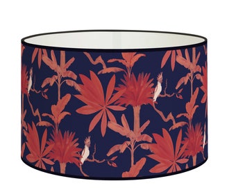 Abat-jour exotique cylindrique, Motif floral tropical sur fond bleu marine, Ambiance île paradisiaque, Disponible en Abat-jour et Suspension