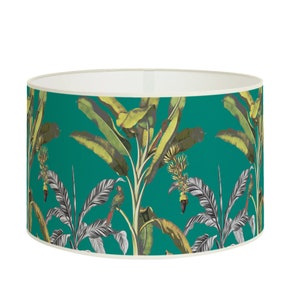 Banana lampshade on green background - A touch of tropical freshness in your decor