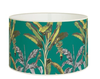 Banana lampshade on green background - A touch of tropical freshness in your decor