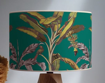 Banana lampshade on green background - A touch of tropical freshness in your decor