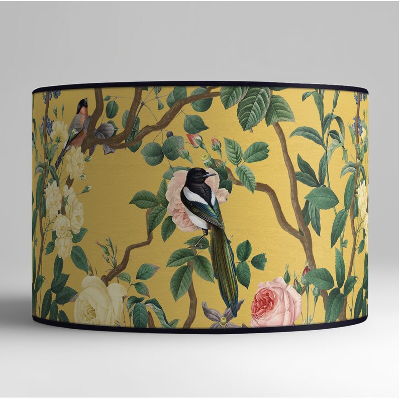 Vintage lampshade birds and flowery branch, lighting accessory, handcrafted lampshade for retro interior design. Vintage atmosphere imagen 2