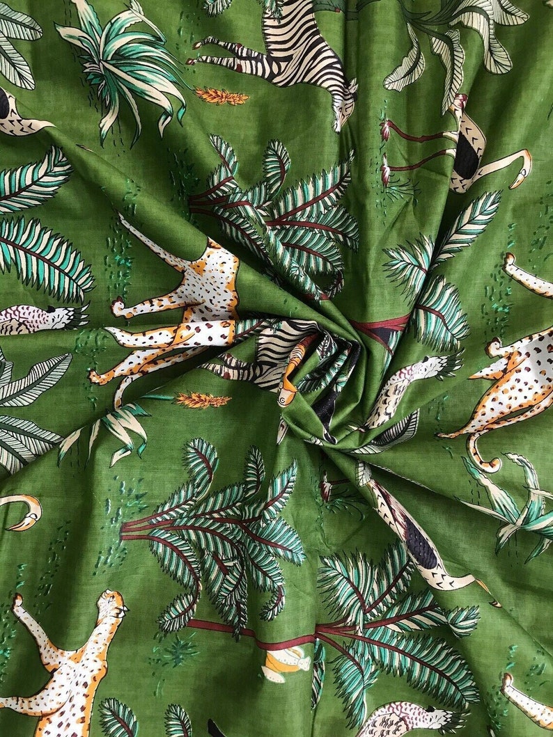 Tela de algodón indio estampado de selva cortado a medida verde mujeres visten tela de tapicería imagen 4