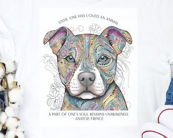 Camiseta Love Awakening Pitbull: cita de Anatole France, colorida y compasiva