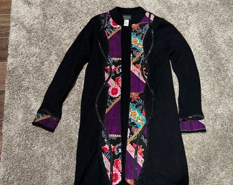 Preciosa chaqueta de plumón con seda.