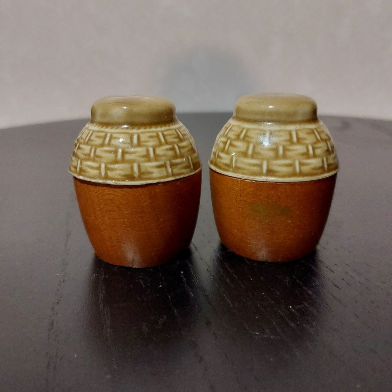 ヴィンテージ オリーブグリーン セラミック＆木製 ソルト＆ペッパー