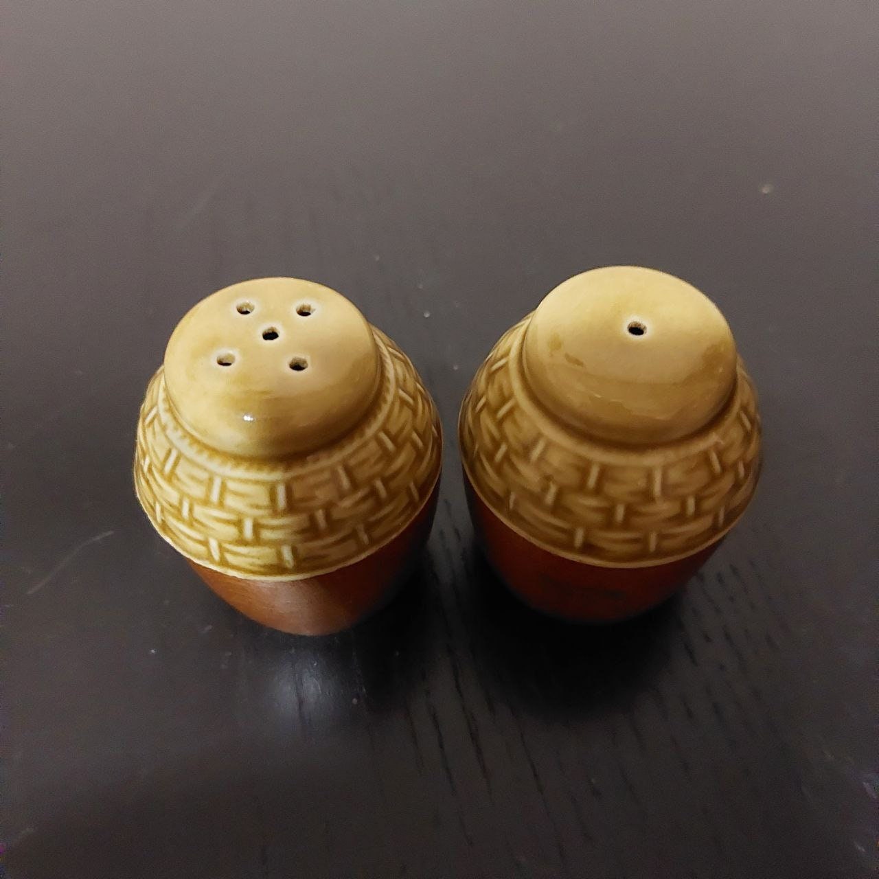 ヴィンテージ オリーブグリーン セラミック＆木製 ソルト＆ペッパー