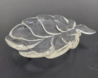 Piccola ciotolina portagioie in vetro trasparente a forma di foglia