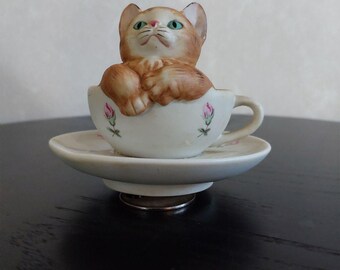 catのポットvintage 置物陶器 子猫ティーカップ小物入れアクセサリー入れ ヴィンテージ・マン・キティ・イン・ティーカップ・オルゴール：回転