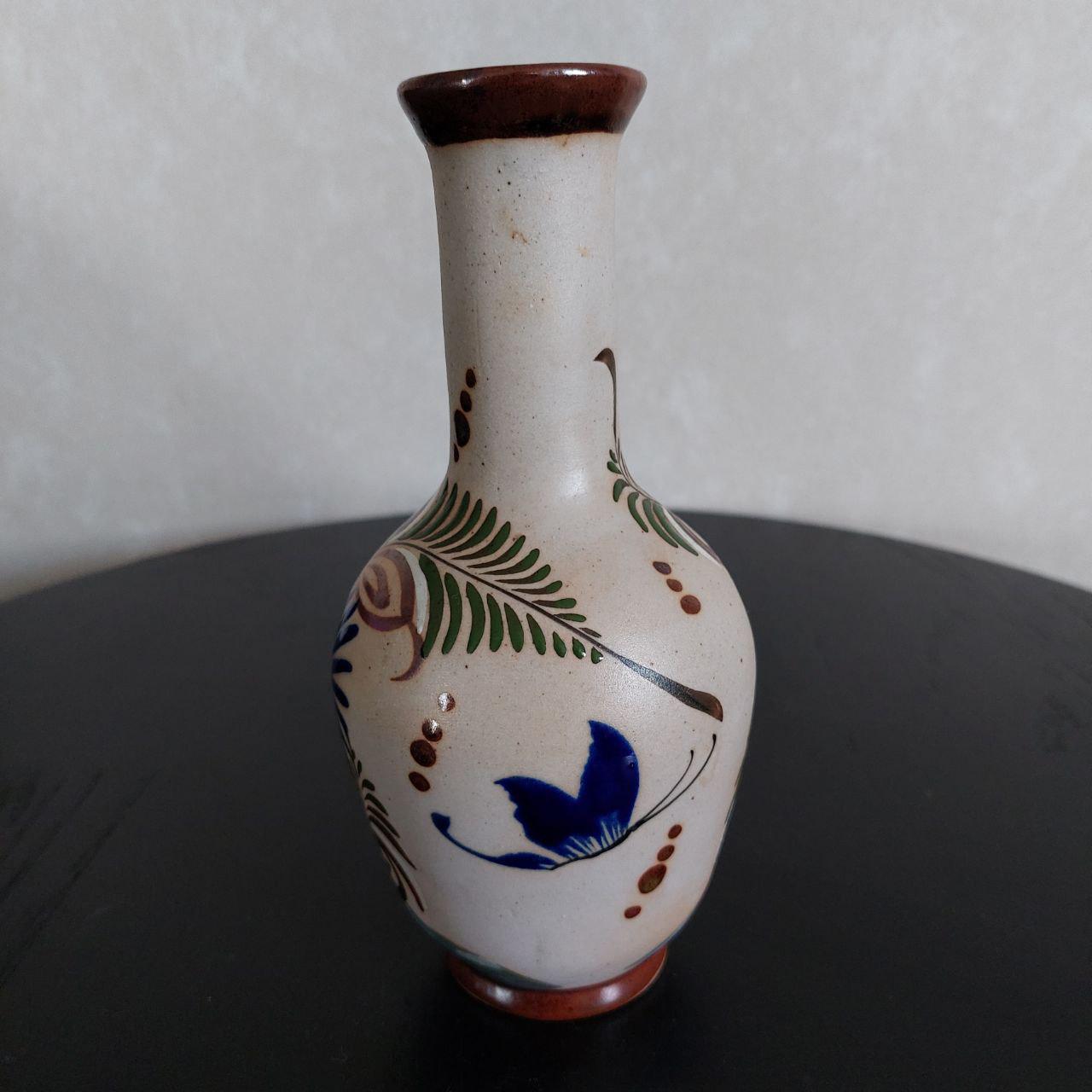 ヴィンテージ トナラ陶器の花瓶：手描きのメキシコの鳥と花のモチーフ