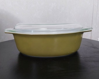 Vintage PYREX CASSEROLE BAKING Dish Avocado Green 2 1/2 Qt 045 With Lid