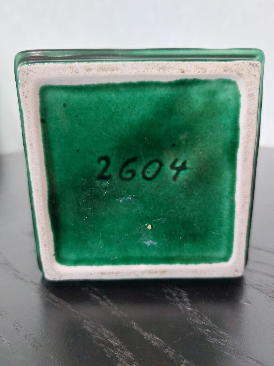 ヴィンテージフォレストグリーンアート陶器花瓶：鳥と熱帯雨林の