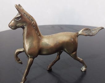 Vintage mässingshästfigur: Primitiv stil häststaty