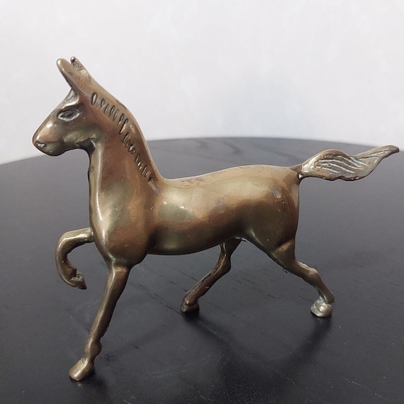 ヴィンテージ真鍮製馬の置物：原始的なスタイルの馬の像 - Etsy 日本