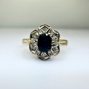 Anello vintage in oro massiccio 18 carati / 18 carati con zaffiro naturale e diamanti • Anello con zaffiro e diamanti a margherita • Taglia N UK / 6,5 US • Completamente punzonato