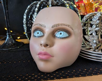 ¡NUEVO! Máscara de cosplay de Halloween de M3gan - Aparece en Scary Movie 6