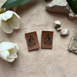 Lederlabel #429 2Stk. Schmetterling Mini, 2x3cm, Lederpatch