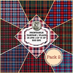 Op de afbeelding: Een digitaal downloadpakket met 18 printbare tartan- en ruitpatronen in verschillende kleuren. De patronen zijn 30,5 cm bij 30,5 cm en 300 DPI. De tekst "PRINTABLE TARTAN / PLAID 18 JPG | 12" X 12" 300 DPI" staat in een witte ovaal met een gouden rand. De tekst "Pack 2" staat in een cirkel met een gouden rand.