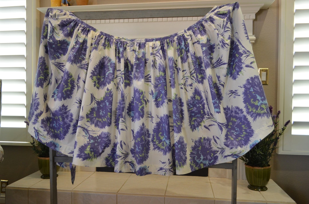 Dressing Table Skirt in Vintage chrysanthemum Fabric by Etsy