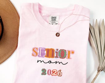 Senior Mom 2026 Shirt, Comfort Colors Retro Graduation Tee, Class of 2026 Gift for Mom, High School Senior Mom, Vintage Style Trendy Cute