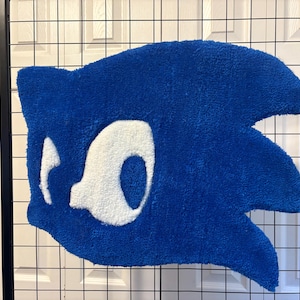 Sonic the Hedgehog Rug – Handmade Tufted Sonic Head Rug | Blue Video Game Decor | Gamer Room Accent | Retro Gaming Gift