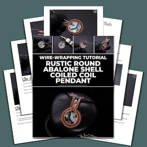 Könnte beinhalten: Ein Drahtwickel-Tutorial mit Schritt-für-Schritt-Anleitungen. Das Tutorial zeigt einen rustikalen runden Abalone-Muschel-Spulen-Anhänger. Der Anhänger besteht aus Kupferdraht und einer farbenfrohen Abalone-Muschel. Das Tutorial enthält den Text "WIRE-WRAPPING TUTORIAL RUSTIC ROUND ABALONE SHELL COILED COIL PENDANT".