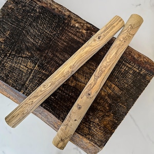 Olive wood cylinder Ø3.7 L38 cm for turning carving Round blanks with expressive grain pre-turned Solid wood knife handle