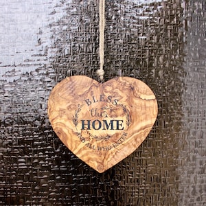 Decorative heart made of olive wood, customizable for hanging, rustic wooden decoration, wooden heart in two sizes