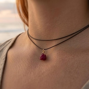 Gargantilla de rubí crudo de algodón, collar de rubí real, collar de piedras preciosas, joyería hippie cruda, regalo minimalista, joyería natural para novias