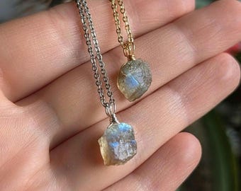 Raw Labradorite Necklace, Gold and Silver, Small Labradorite Pendant, Raw Natural Jewelry, Filigree Necklace, Gemstone Labradorite Necklace, Gift