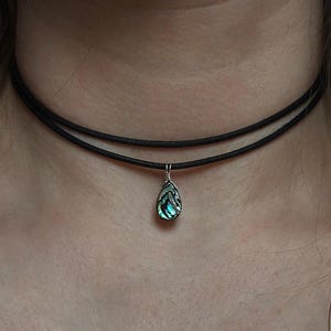 Collier de coquillage d’ormeau ras de cou en cuir ou en coton collier de coquillages collier d’ormeau Paua cordon en cuir collier hippie pendentif de coquillage Boho