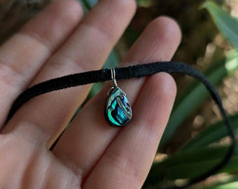 Abalone shell choker, suede shell necklace, Paua abalone necklace, leather band, hippie necklace, shell pendant jewelry, hippie choker, leather