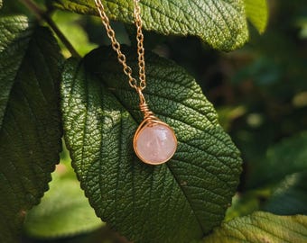 Rosenquarz Kette gold Rosenquarz Halskette Edelstein natürlicher Schmuck zarte Halskette kleiner Kristall Anhänger rosa Geburtsstein Januar