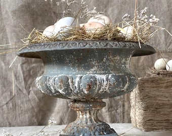 アンティークのフランス製鋳鉄製壷：素朴なシルバーの花瓶、ガーデン