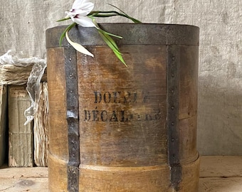 Antique French large grain measure, measuring bucket, countryside decor.